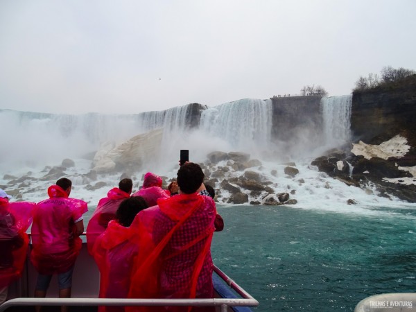 Passeio de barco em Niagara Falls