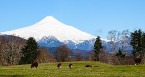 Vulcão Villarrica visto da estrada em Pucón