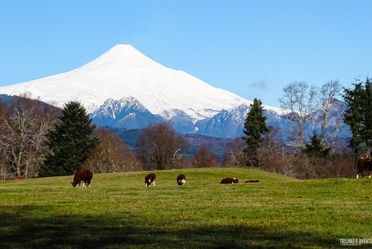 Vulcão Villarrica visto da estrada em Pucón