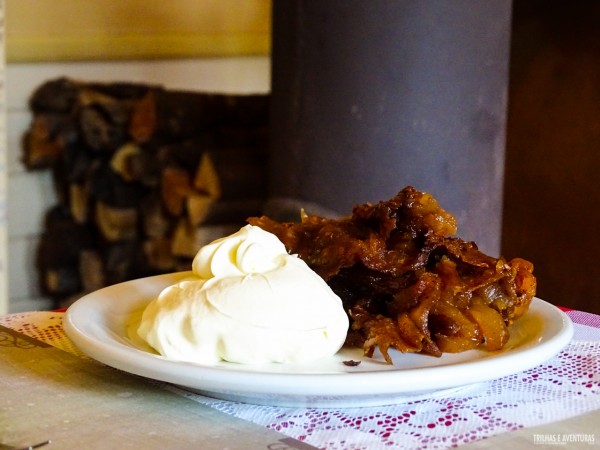 O famoso (e sem graça) Apfelstrudel do Castelinho Caracol em Canela