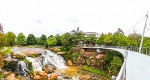 Falls Park on the Reedy em Greenville