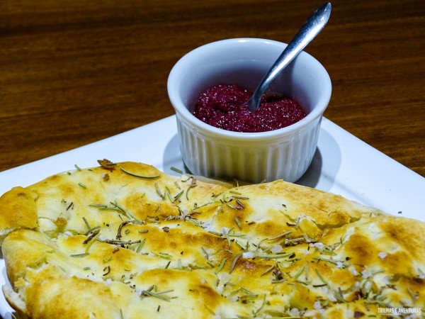 Focaccia Tradicional com pasta de azeitonas