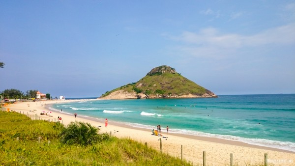 Pedra do Pontal, vista da Praia da Macumba