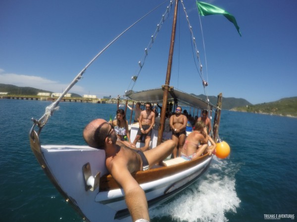 Aproveitando todos os momentos do passeio de barco em Arraial do Cabo