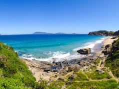 Praia Brava: para surfistas e nudistas