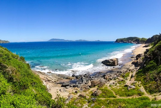 Praia Brava: para surfistas e nudistas
