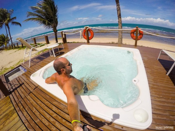 Relaxando na Jacuzzi de frente ao mar no Grand Mercure Summerville Resort em Porto de Galinhas