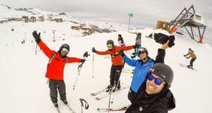 Esquiando com os amigos no Valle Nevado