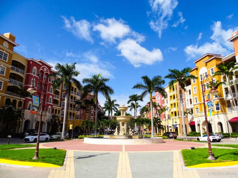 Centro de compras e lazer em Naples