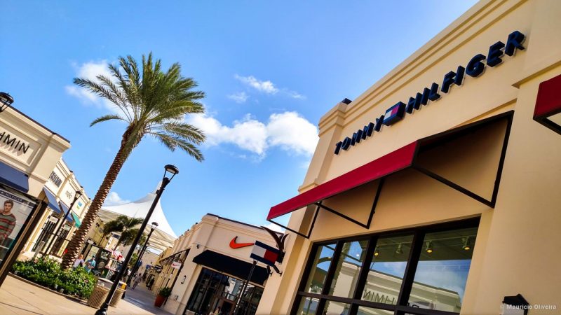 O Palm Beach Outlets fica entre Delray Beach e Miami, e é uma ótima parada para compras