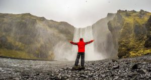 Skógafoss é uma das mais lindas cachoeiras da Islândia