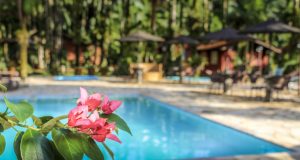 Uma das muitas piscinas da Pousada Hakuna Matata em Morretes