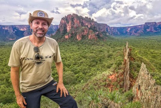 Crista do Galo e Cidade de Pedra na mesma foto na Chapada dos Guimarães - MT