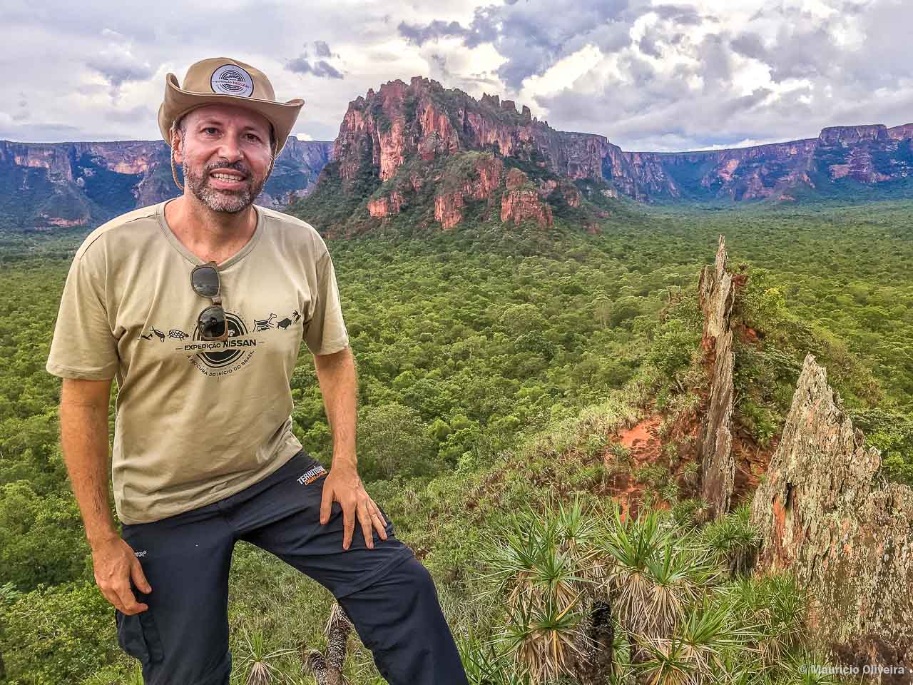 Crista do Galo e Cidade de Pedra na mesma foto na Chapada dos Guimarães - MT