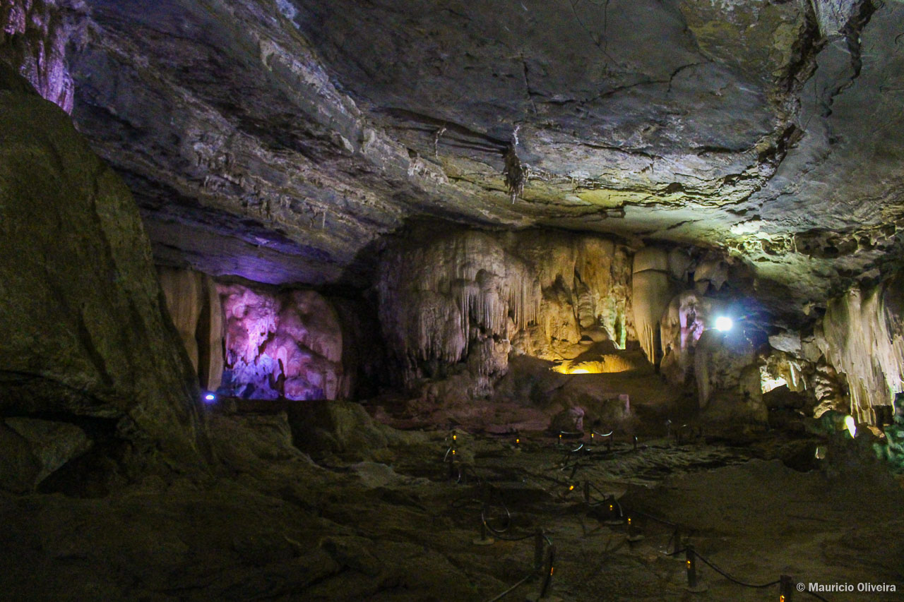 Salões gigantes na Gruta do Maquiné - MG