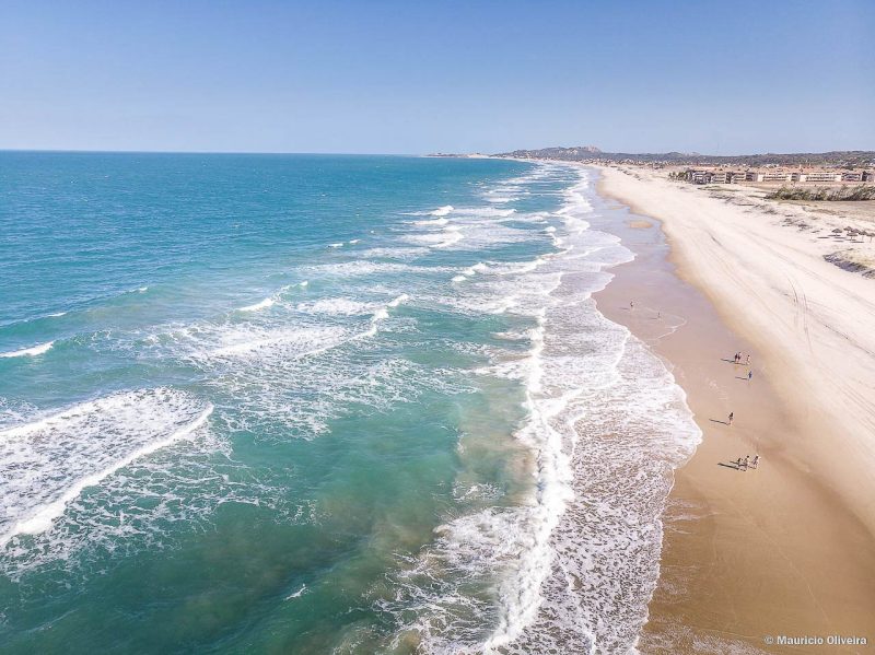 Praias incríveis esperam por você a poucos minutos de Fortaleza