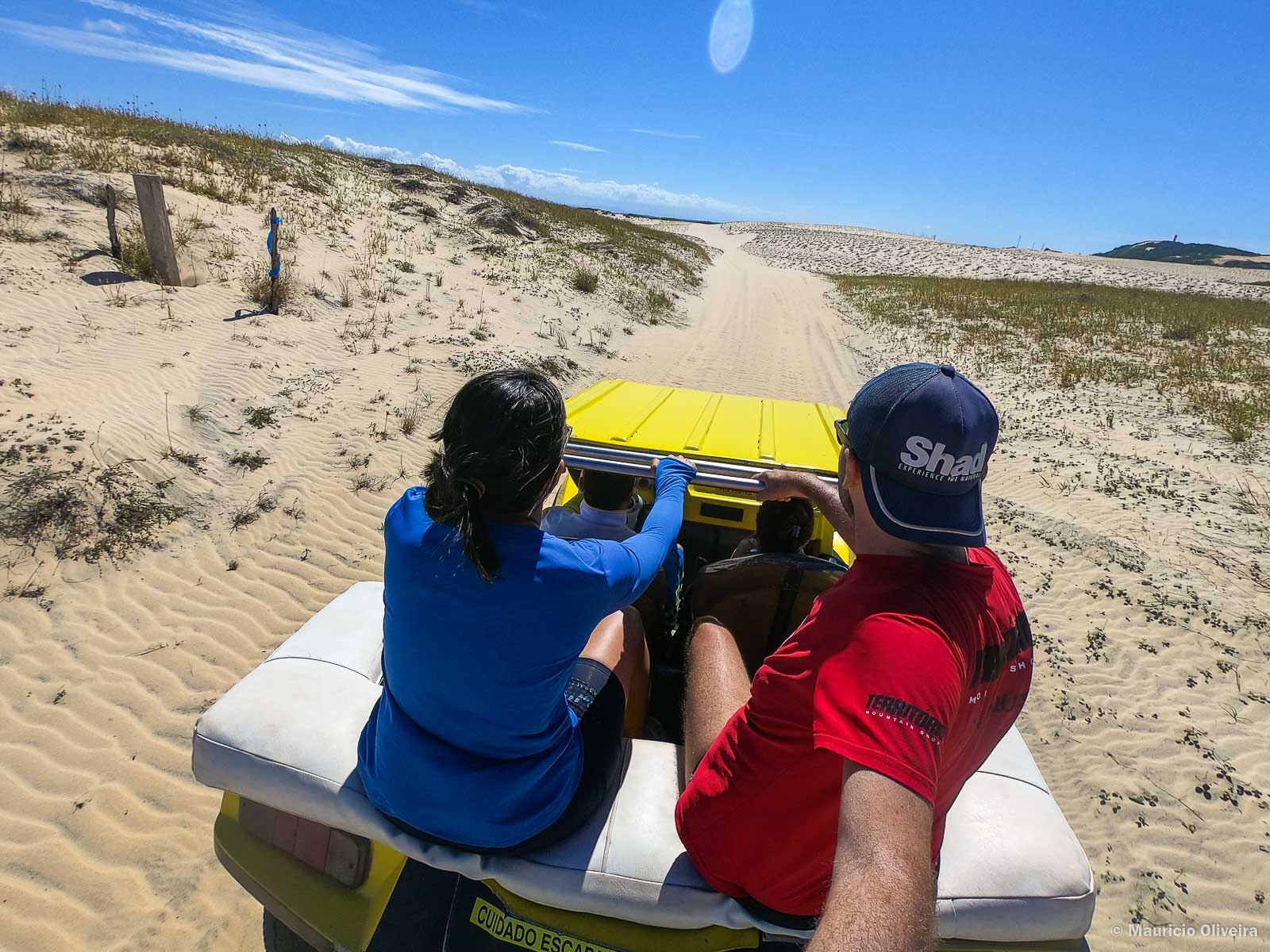 Em um passeio de bugue é possível conhecer bastante coisa em Canoa Quebrada